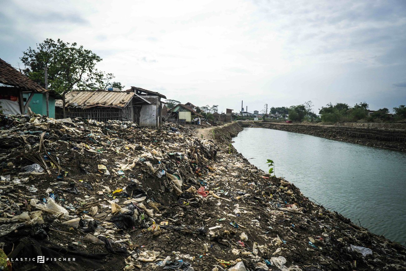 Garbage on the riverbank of Citarum River in Indonesia before cleaned by Plastic Fischer